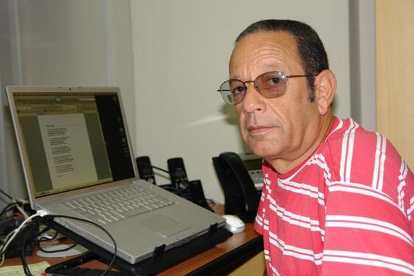 Carlos E. León
