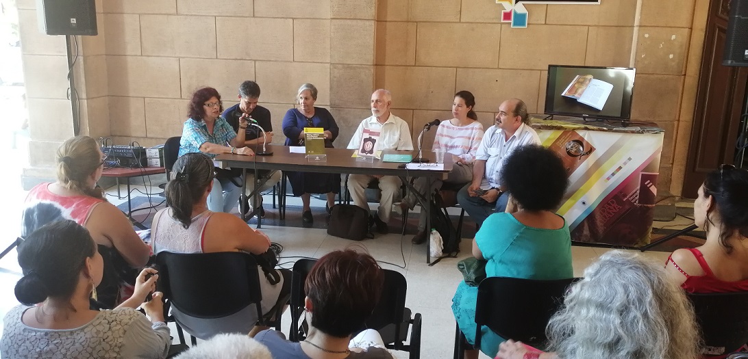 Presentación del libro Con un himno en la garganta