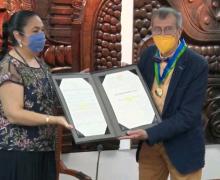 Entrega del  título doctor honoris causa 